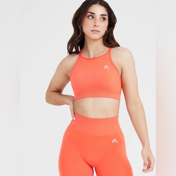 Oner Active
EFFORTLESS SEAMLESS HIGH NECK BRALETTE (size S) - Picture 3 of 5